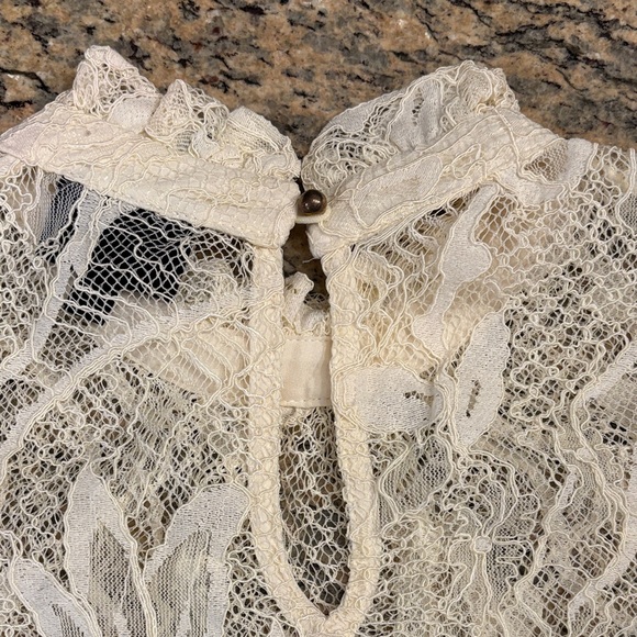 Who What Wear Cream Lace Top - Picture 5 of 5